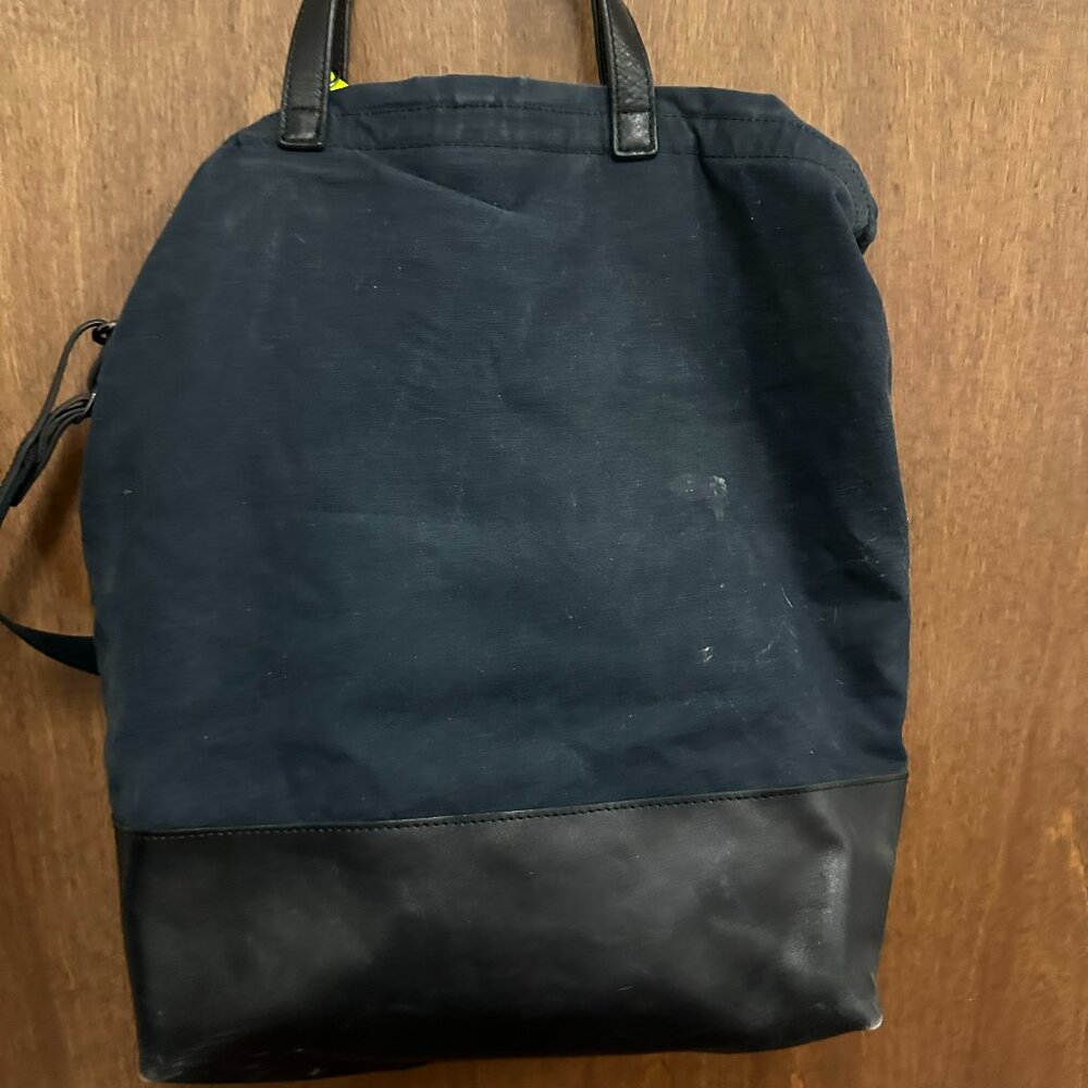 Timbuck 2 Wedge Bag With Wristlet